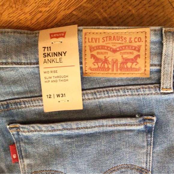 NWT Levi’s 711 Skinny Ankle Sculpt Soft Jeans - Picture 7 of 11